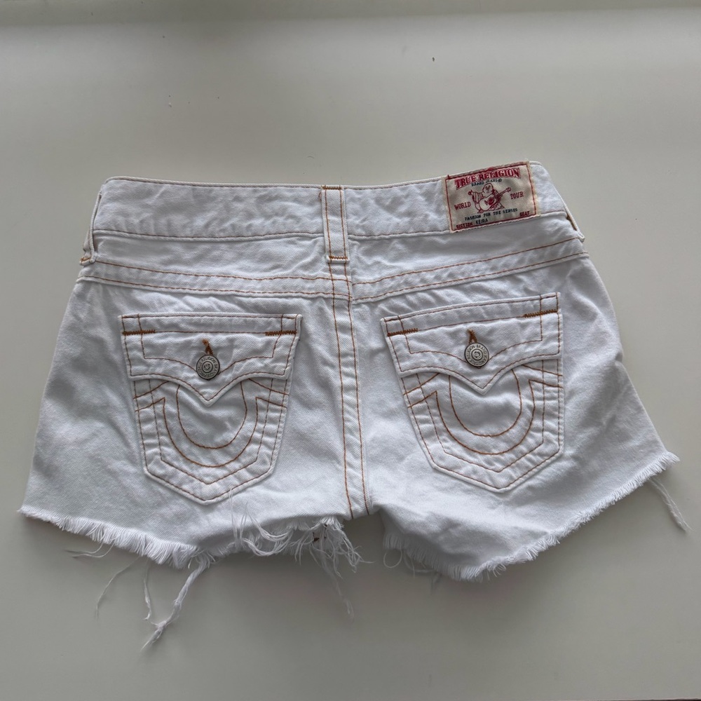 TRUE RELIGION White Denim Shorts vintage flap pockets rhinestone raw hem Sz 28 - Picture 2 of 6